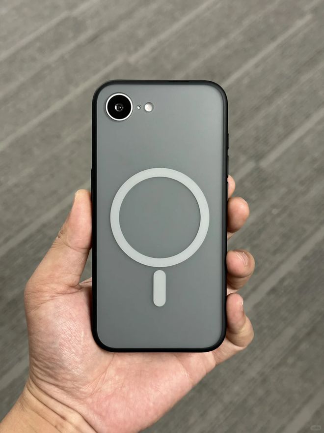 16e2025年最鸡肋的手机m6米乐注册iPhone(图4)