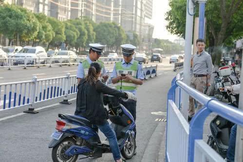 上路有“5不能”新要求别被罚了才知道m6米乐2025年2月起执行电动车(图3)