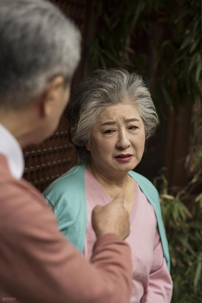 都能让人崩溃希望你是一个例外老人最可恨的12种行为占一种(图4) 都能让人崩溃希望你是一个例外老人最可恨的12种行为占一种(图4)