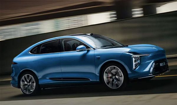 用遥控追求极致速度;蔡浩宇AI游戏上架2719元|极客早知道Sam Altman:AI存在泡沫;宇树机器人夺金王兴兴:(图3) 用遥控追求极致速度;蔡浩宇AI游戏上架2719元|极客早知道Sam Altman:AI存在泡沫;宇树机器人夺金王兴兴:(图3)