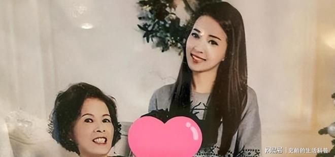 风光一时如今单身在仓库卖水果她是东方卫视最美名嘴嫁富豪后(图13)